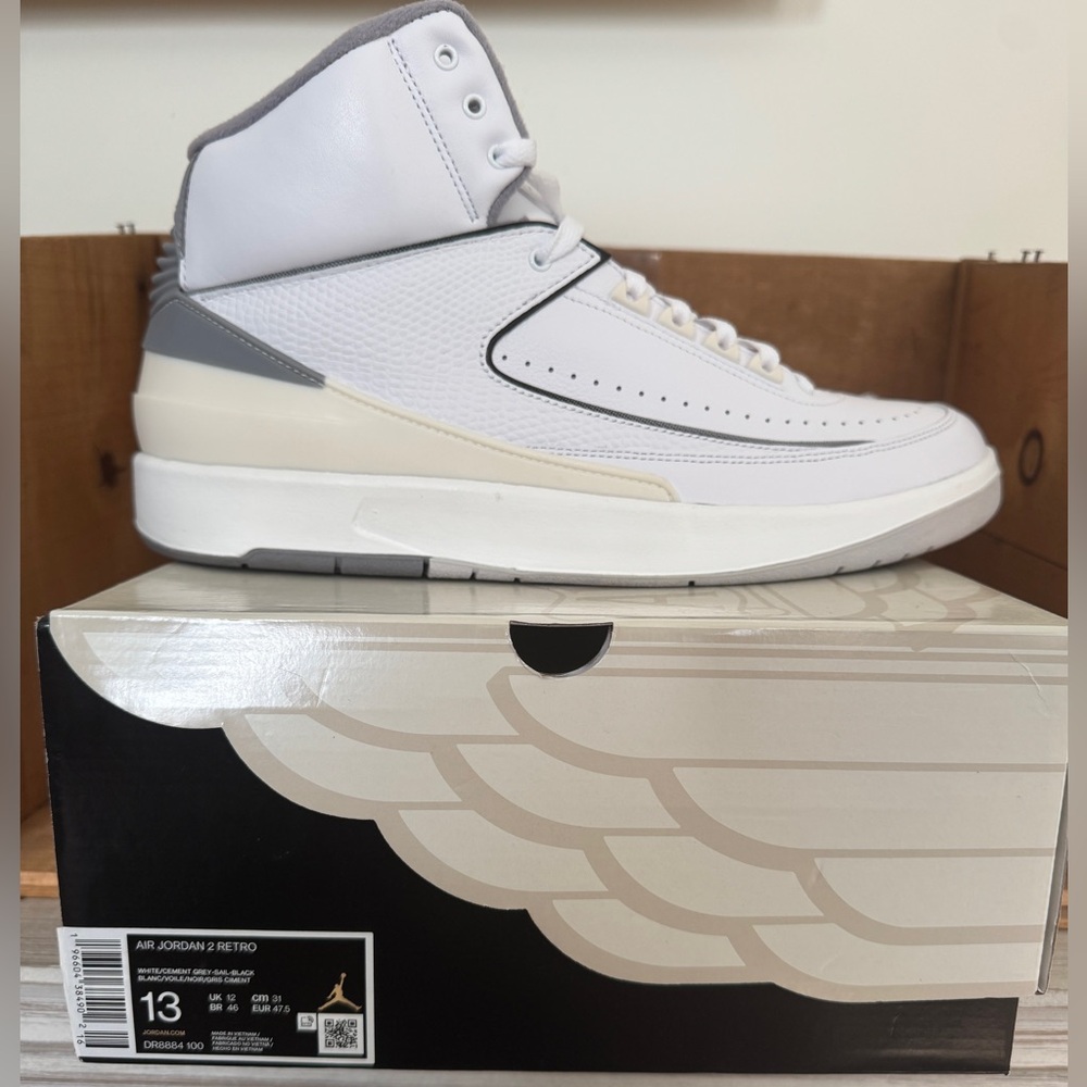 Men’s Jordan 2 Retro Athletic Basketball Sneakers Shoes Size 13 White Gray Nike
